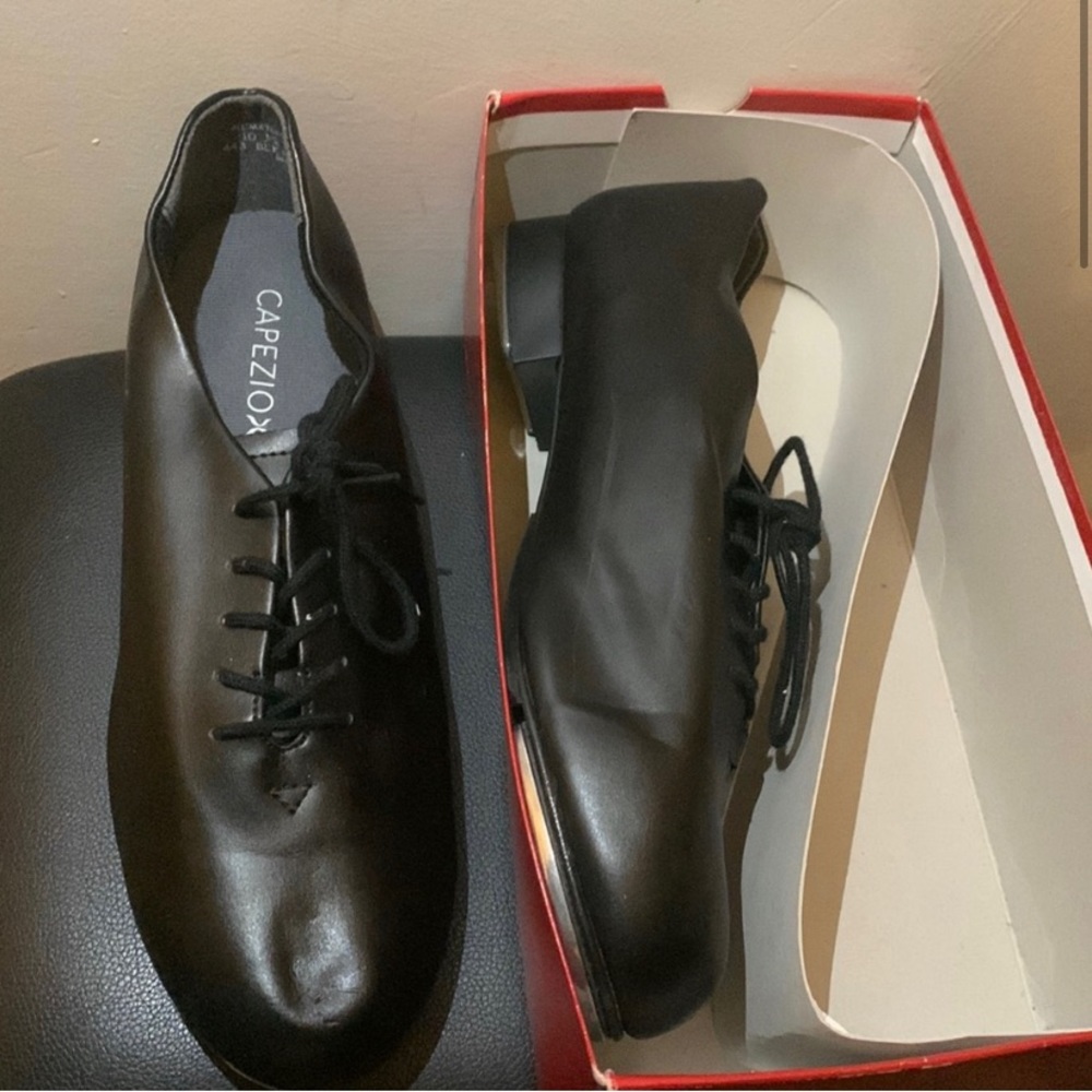 Capezio Tap Shoes (Women’s 12/ Men’s 10.5)